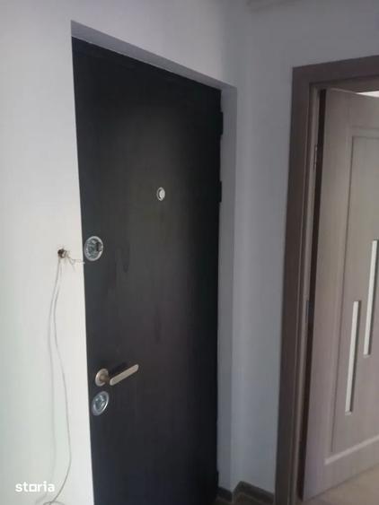 Apartament cu 3 camere semidecomandat în Săsar