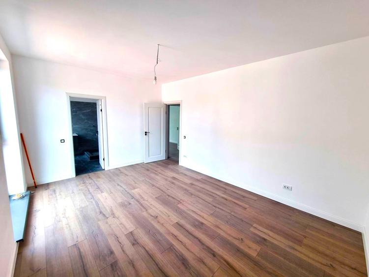 Casă cu 4 camere cu Canalizare în Bd. Laminorului