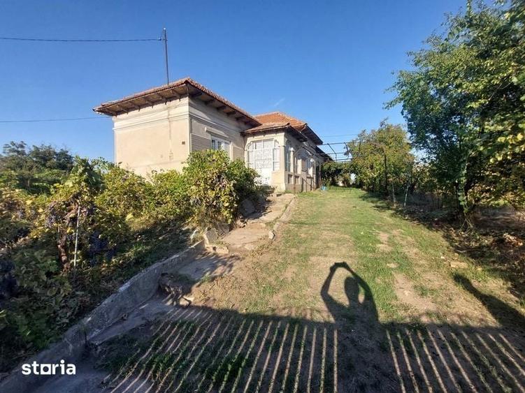 Casă cu 4 camere cu Teren 120 Mp în Cervenia