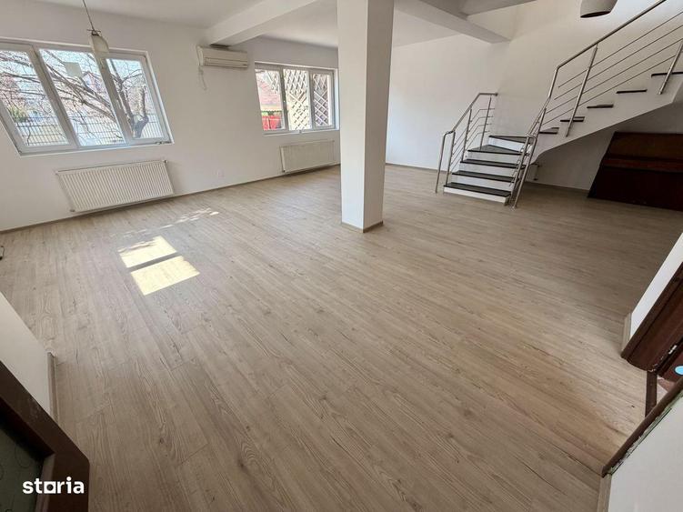 Casă cu 4 camere cu Canalizare în Central