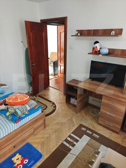Apartament cu 3 camere semidecomandat, mobilat în Calea București