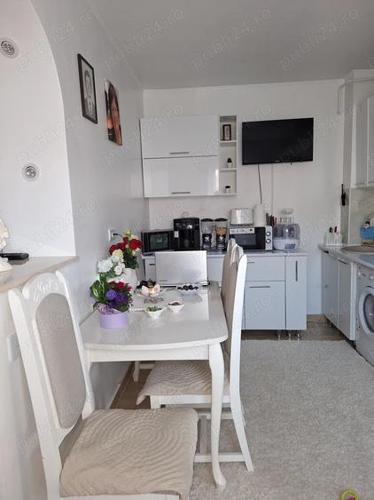 Apartament cu 3 camere decomandat în Drumul Taberei