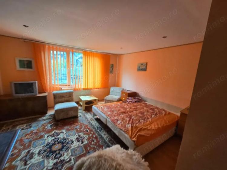 Casă cu Teren 1210 Mp în Mălureni