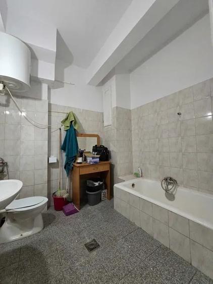 Apartament cu 4 camere decomandat, mobilat în Universitate