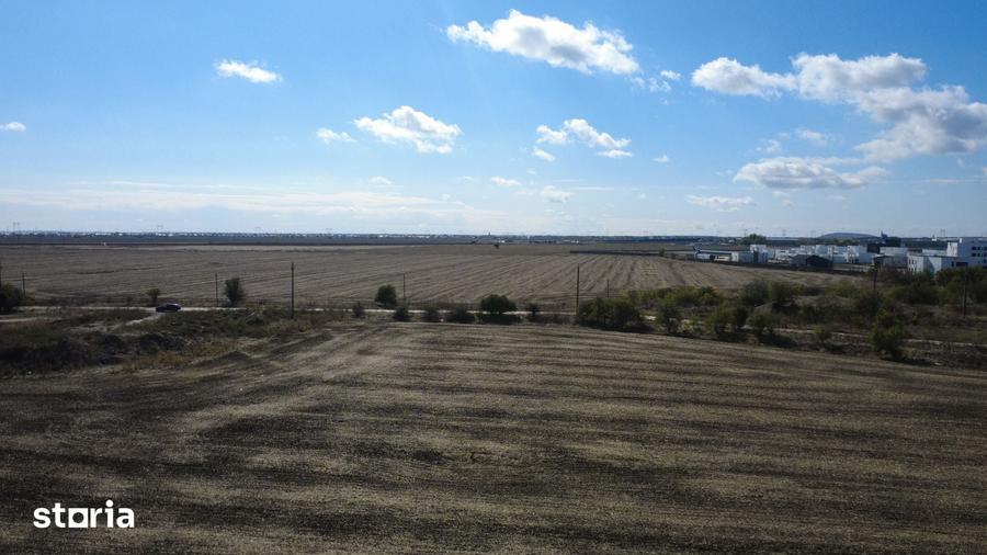 Teren de 33500 mp, în Central