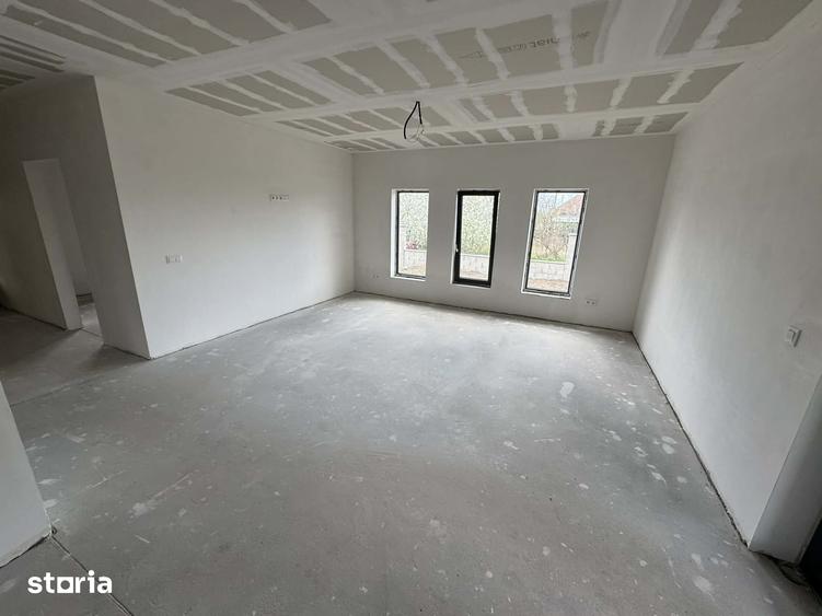 Casă cu 3 camere cu Teren 450 Mp în Lazuri