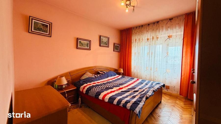 Apartament cu 4 camere decomandat în Piața Centrală