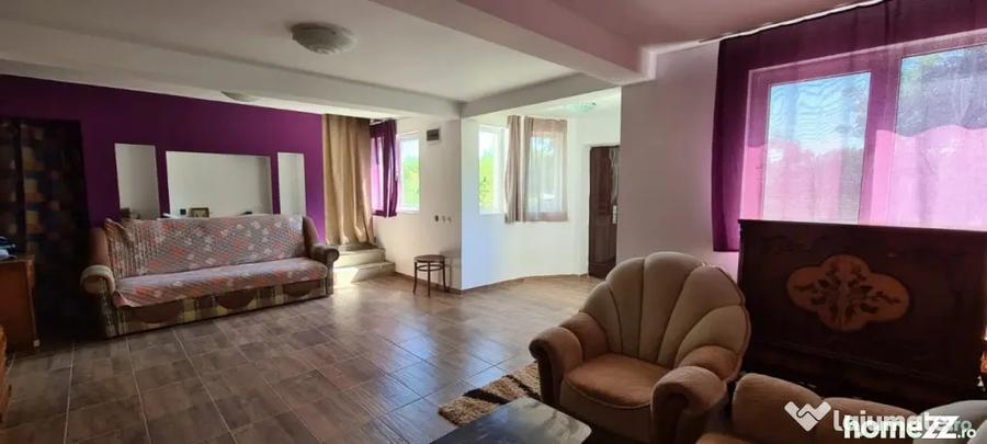 Casă cu 5 camere cu Teren 794 Mp în Livedea
