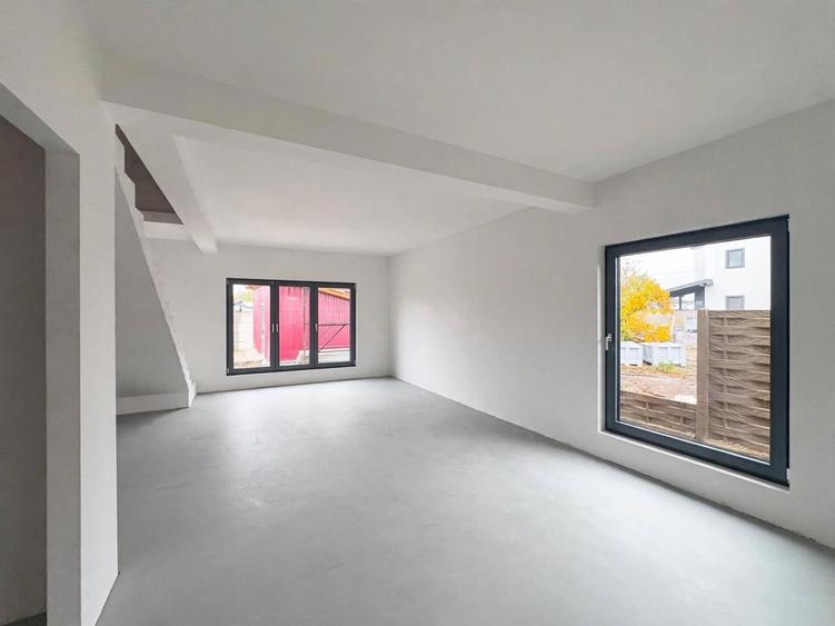 Duplex cu 4 camere cu Canalizare în Moșnița Nouă