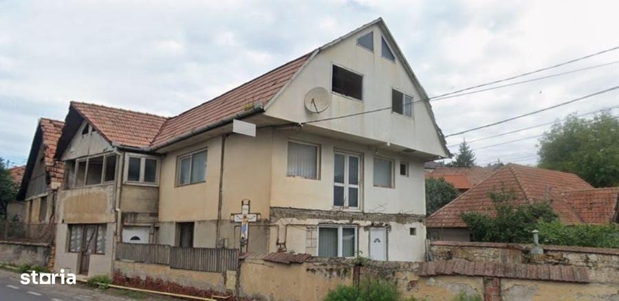 Casă cu 4 camere în Baciu