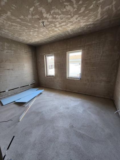 Duplex cu 4 camere cu Canalizare în Florești