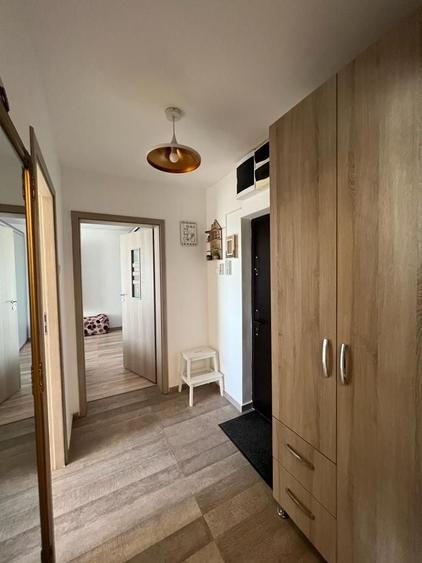 Apartament cu 2 camere decomandat în Calea București