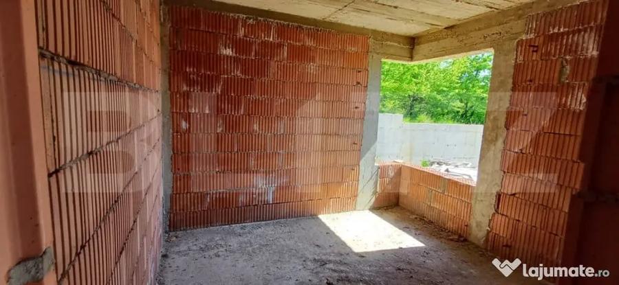 Casă cu 3 camere cu Teren 500 Mp în Central