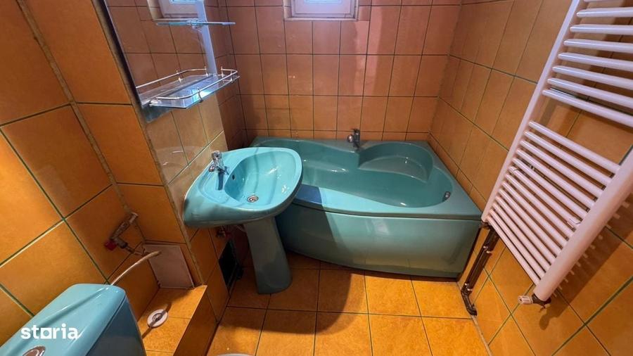Apartament cu 3 camere semidecomandat în Sud