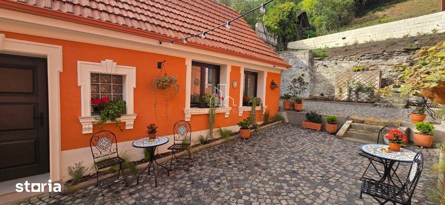 Casă cu 6 camere cu Teren 1314 Mp în Central