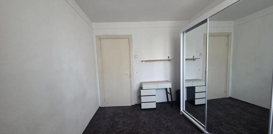Apartament cu 2 camere decomandat în Hala Centrală