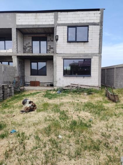 Casă individuală cu 4 camere cu Teren 250 Mp în Cernele