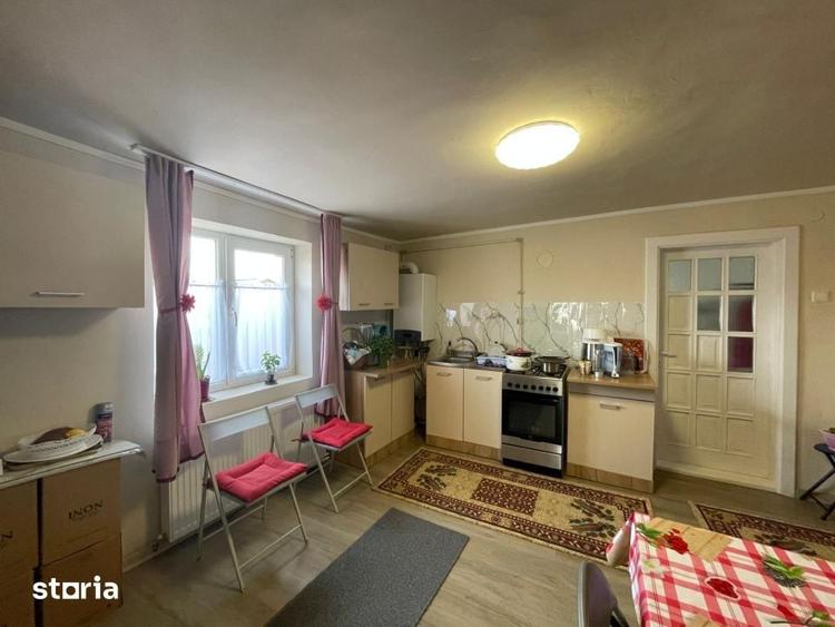 Casă cu 2 camere cu Teren 1160 Mp în Central