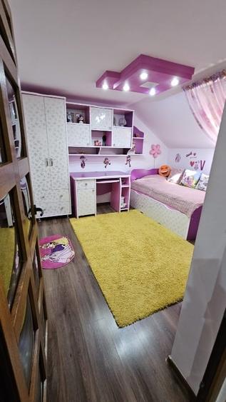 Apartament cu 5 camere decomandat, mobilat în Dumbrăveni