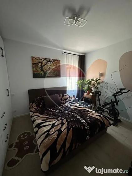 Casă cu 5 camere cu Teren 2325 Mp în Cumpărătura