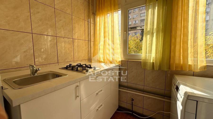 Apartament cu 3 camere semidecomandat, mobilat în Complex Studențesc