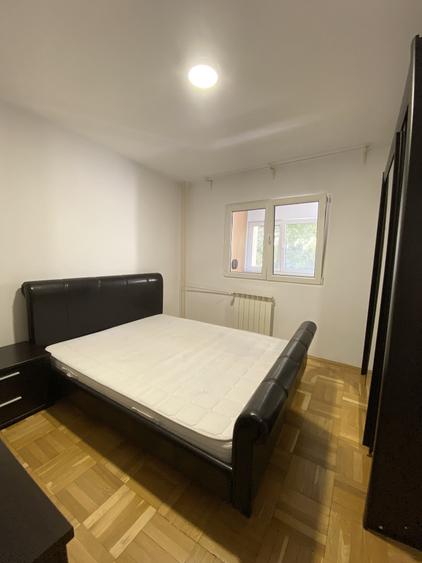 Apartament cu 3 camere decomandat, mobilat în Decebal