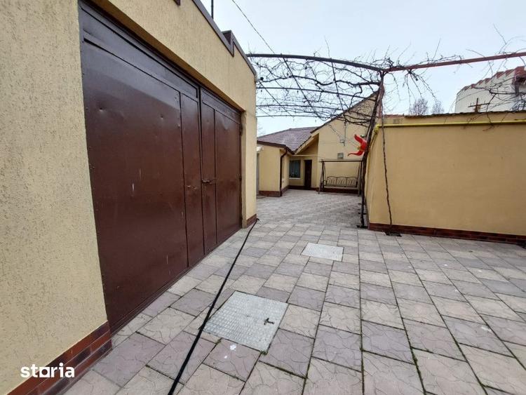 Casă cu 6 camere cu Teren 343 Mp în Dacia