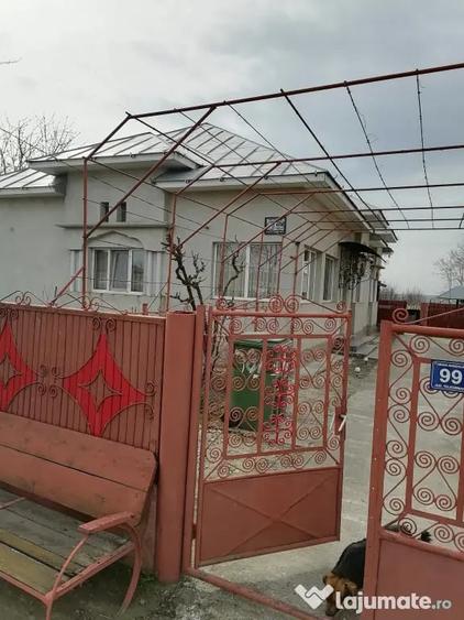 Casă cu 5 camere cu Teren 2099 Mp în Păru Rotund