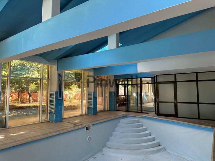 Casă individuală cu 10 camere cu Piscina în Central