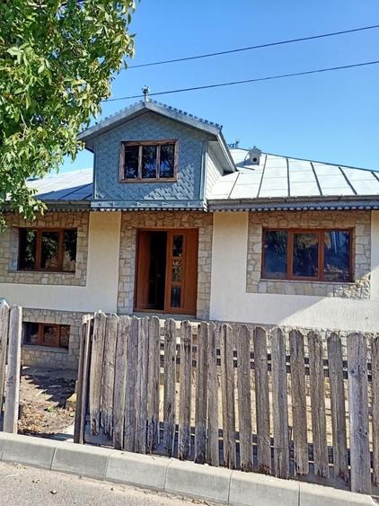 Casă cu 4 camere cu Teren 308 Mp în Central
