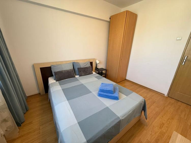 Apartament cu 3 camere semidecomandat, mobilat în Iancului