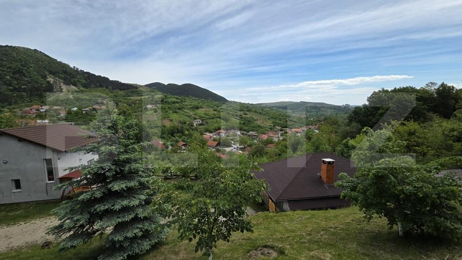 Casă individuală cu 3 camere cu Teren 4300 Mp în Ampoița