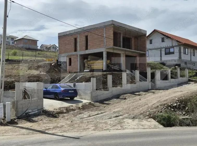 Casă cu Teren 640 Mp în Turda