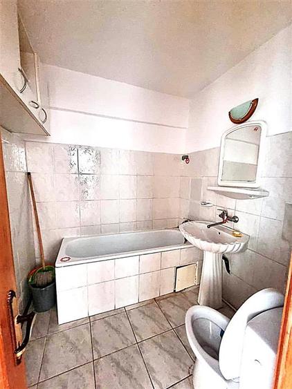 Apartament cu 4 camere decomandat, mobilat în Ultracentral