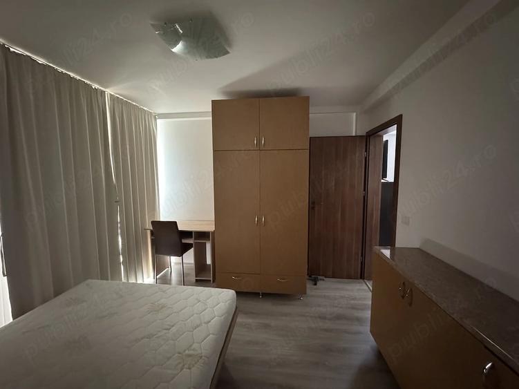 Apartament cu 3 camere semidecomandat în Aradului