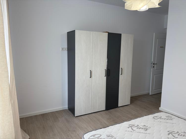 Apartament cu 3 camere decomandat în Titan