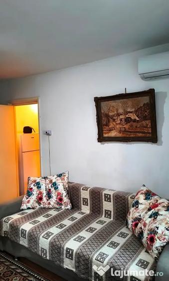 Apartament cu 2 camere semidecomandat în Podul de Piatră