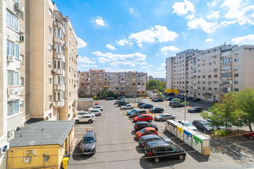 Apartament cu 4 camere semidecomandat în Micălaca