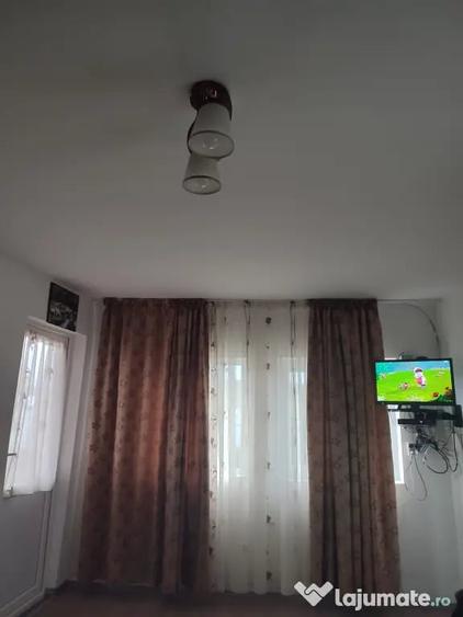 Casă cu 3 camere în Podu Turcului
