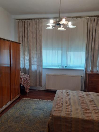 Apartament cu 3 camere semidecomandat, mobilat în Chibrit