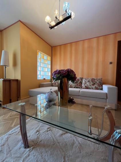 Apartament cu 4 camere decomandat în Central