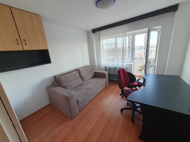 Apartament cu 4 camere decomandat în Dobroești