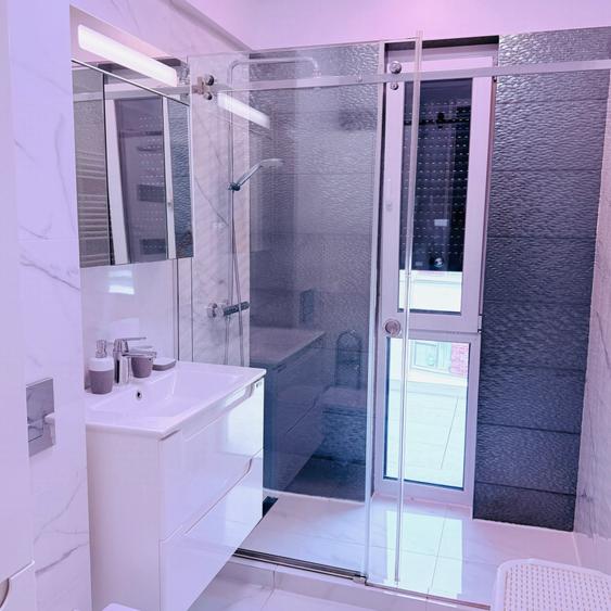 Apartament cu 3 camere semidecomandat, mobilat în Voluntari