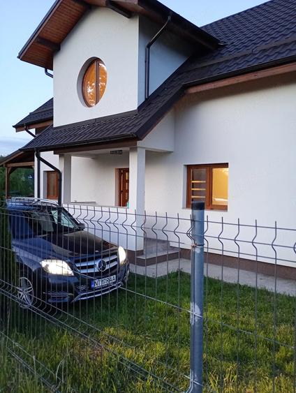Casă cu 4 camere cu Teren 1144 Mp în Precista