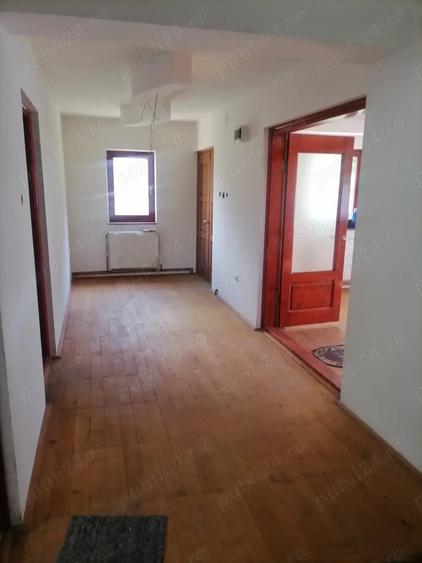 Casă cu 3 camere în Curtea de Argeș
