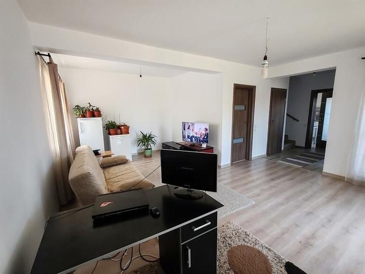 Duplex cu 4 camere cu Canalizare în Măgurele