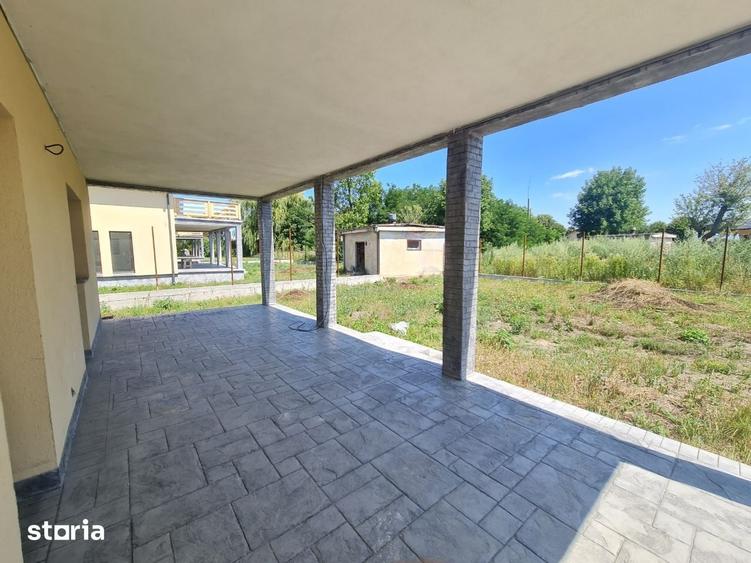 Casă cu 4 camere cu Teren 368 Mp în Stupini