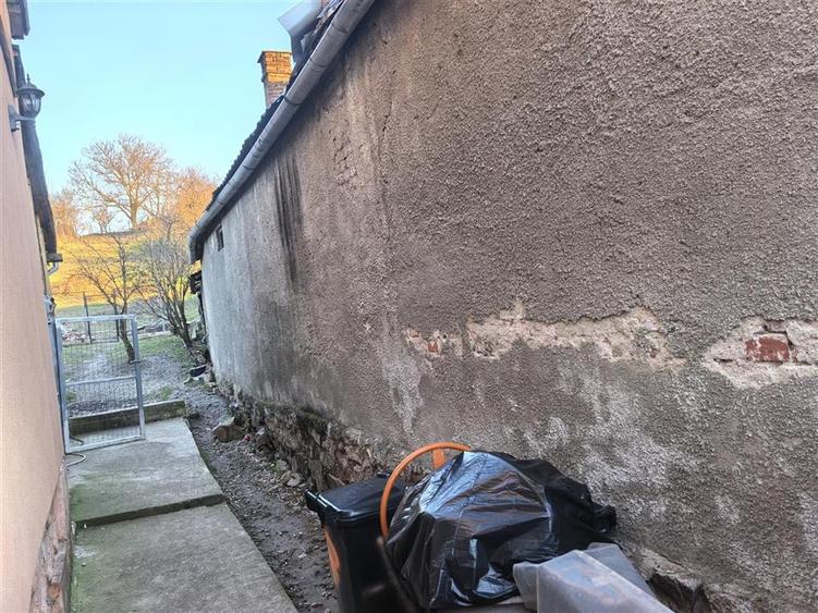 Casă individuală cu 3 camere cu Canalizare în Central