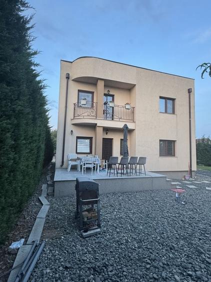 Casă cu 4 camere în Aradul Nou