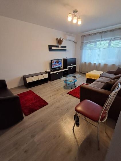 Apartament cu 2 camere decomandat în Central — fotografia 1